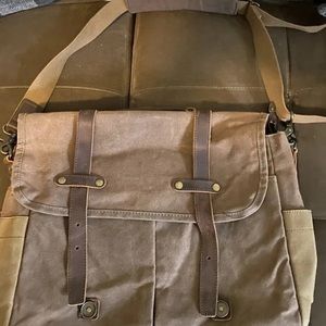 NEWHEY Men's Leather Waterproof 15.6"" Bag - Brown  NWOT